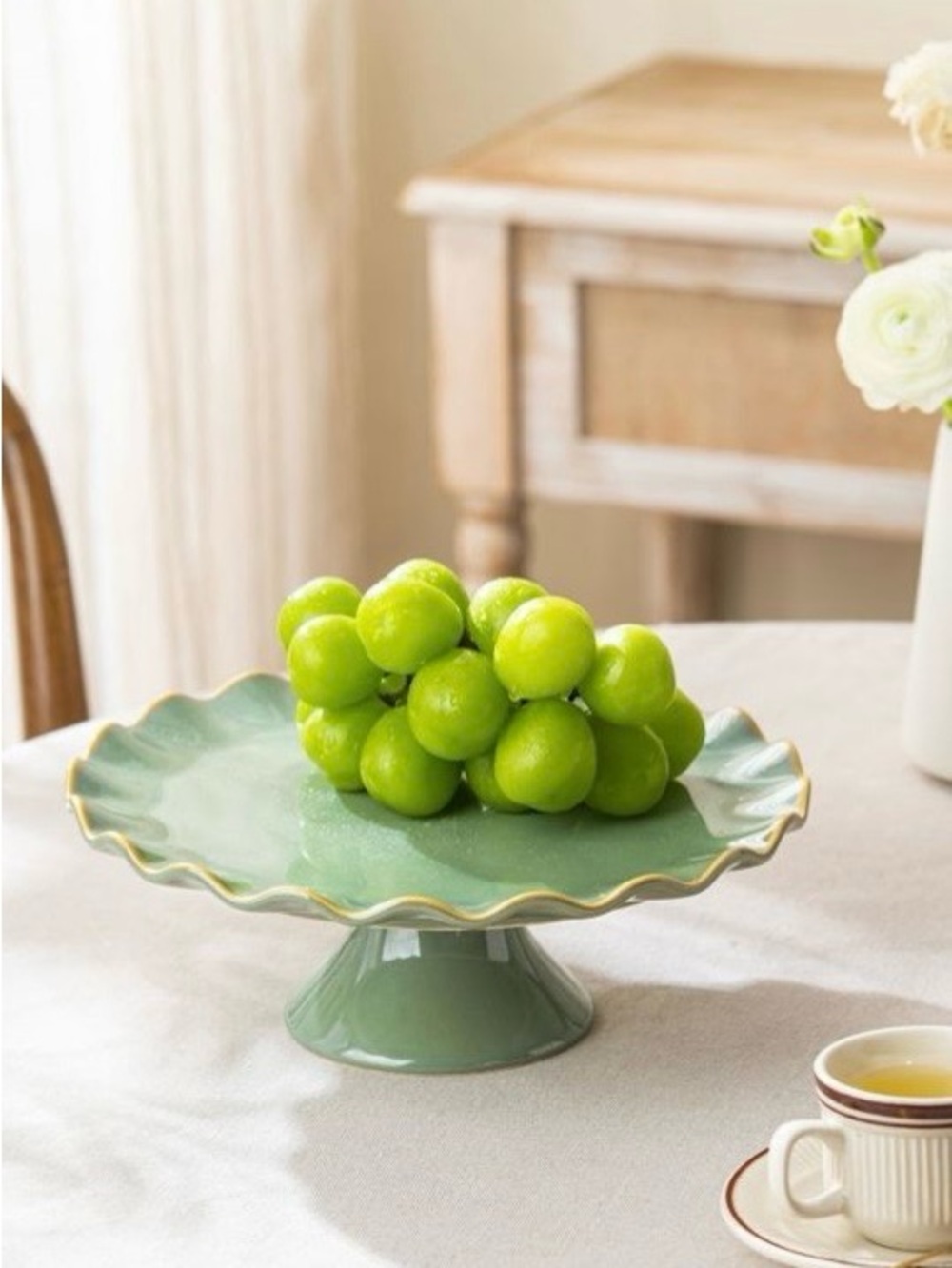 YHOJOY Porcelain Cake Stand